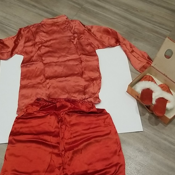 Asian Hand Embroidered Gold Dragon Red Silk Pajama Slippers Box Ensemble Size S - Picture 16 of 16